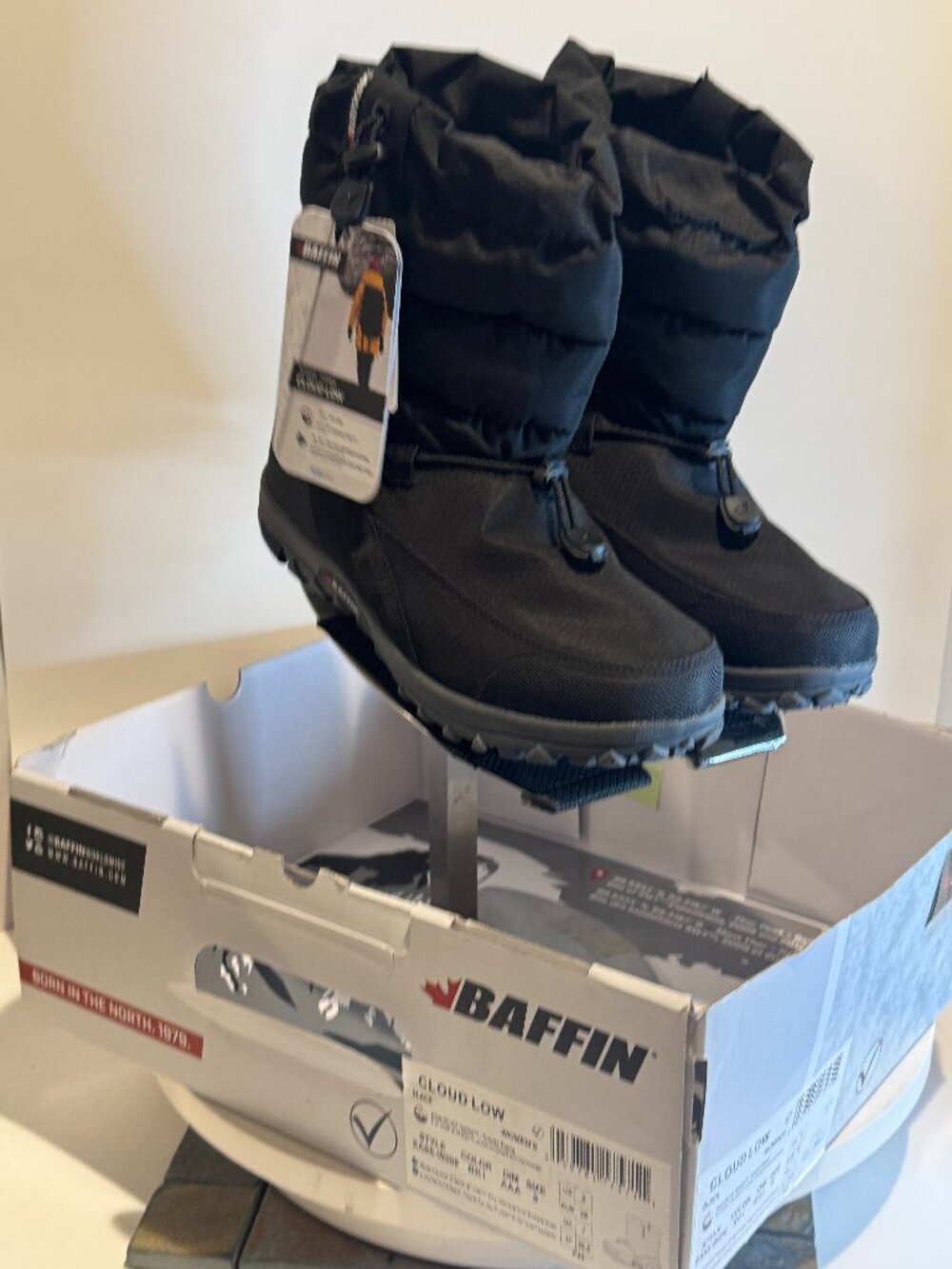 Baffin Cloud Low Winter Black Boot Size 9 NEW